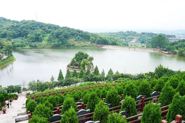 重庆龙居山陵园