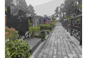 重庆龙居山陵园距离市区的距离是多少？ 它的价格是多少？