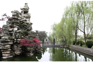 华夏陵园，近在咫尺