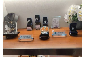 骨灰塑像